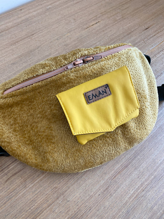 Ensemble Banane velours bouclé ocre - pochette friandises chien jaune ciré